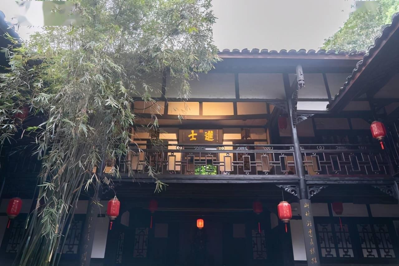 章泽天连续关注多个剑桥大学账号，将主修工商管理与市场营销专业游戏画面